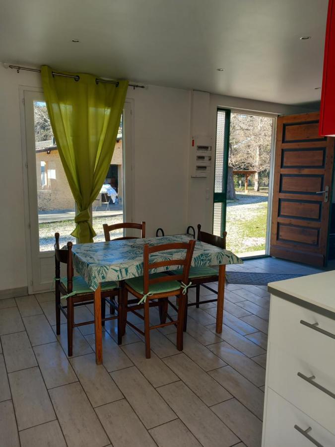 Petit Chalet En Bois Reynes Exterior photo
